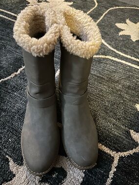 American Eagle boots. Womenās size 11
